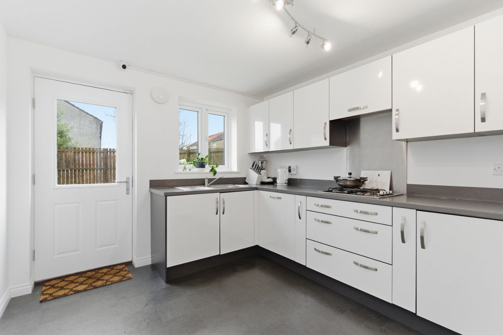 Property photo 3 of 32 4976957