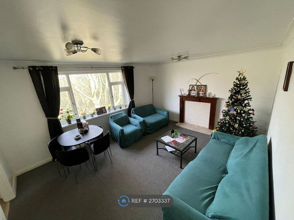 Property photo 1 of 4 Living Room/Dining Room