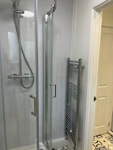 Property photo 3 of 9 Bathroom