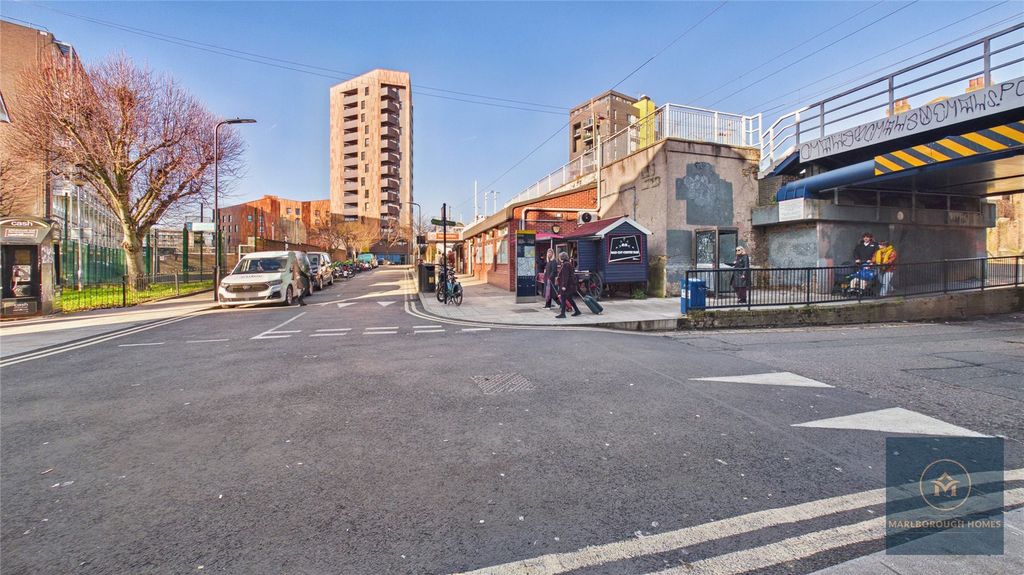 Property photo 1 of 9 Hackney E9