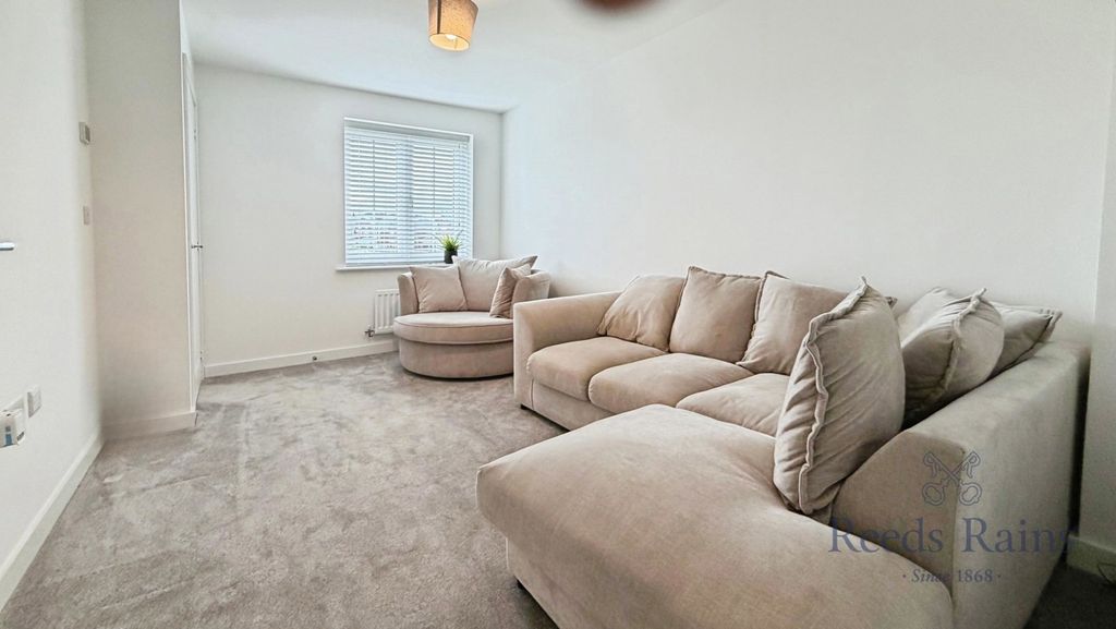 Property photo 2 of 17 Pbox-Img.Jpg