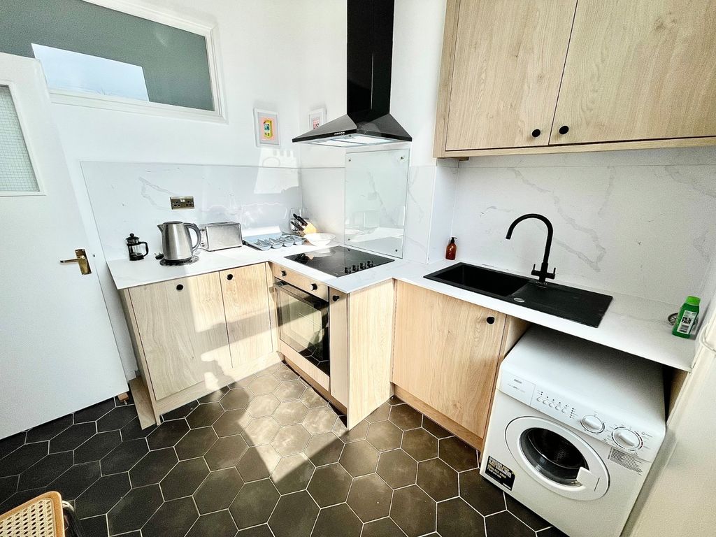 Property photo 3 of 12 Picture 3