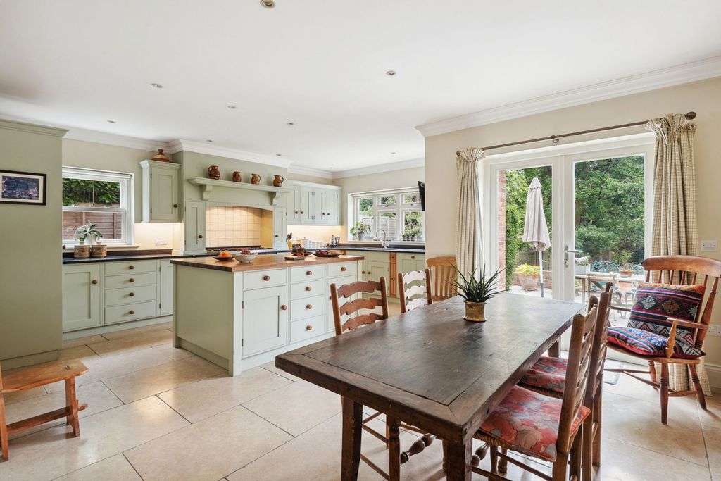 Property photo 3 of 40