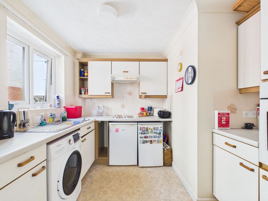 Property photo 2 of 6 Kitchen