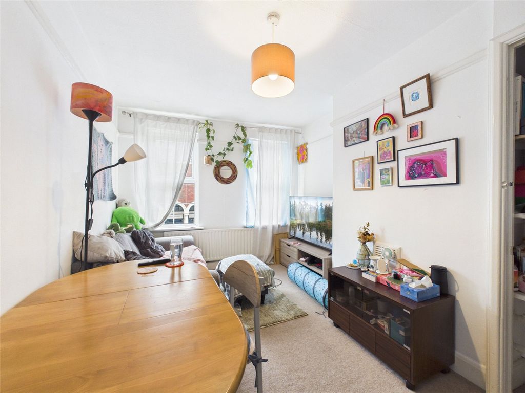 Property photo 2 of 7 Picture No. 12