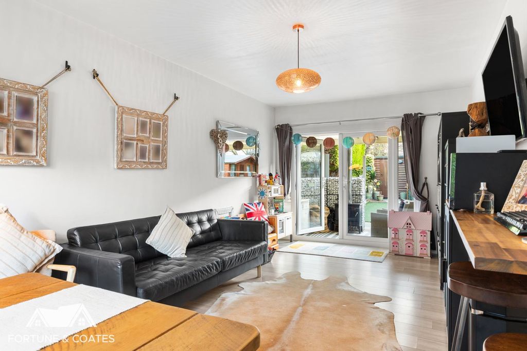 Property photo 2 of 23 Blackbushspring_15.Jpg