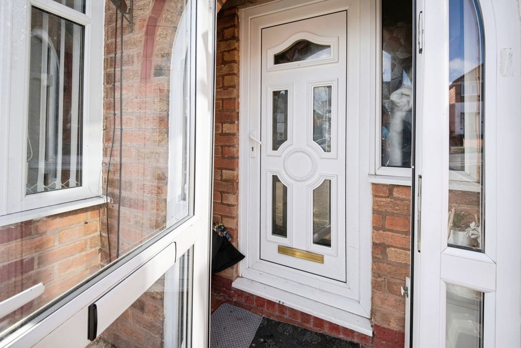 Property photo 2 of 19 Porch