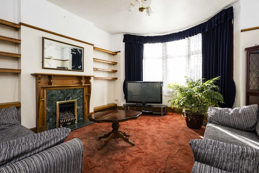 Property photo 2 of 12 38 Grove Road-203