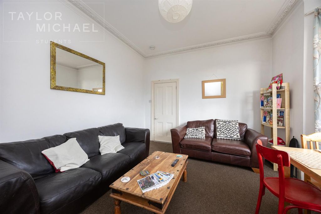 Property photo 3 of 18 Living Room