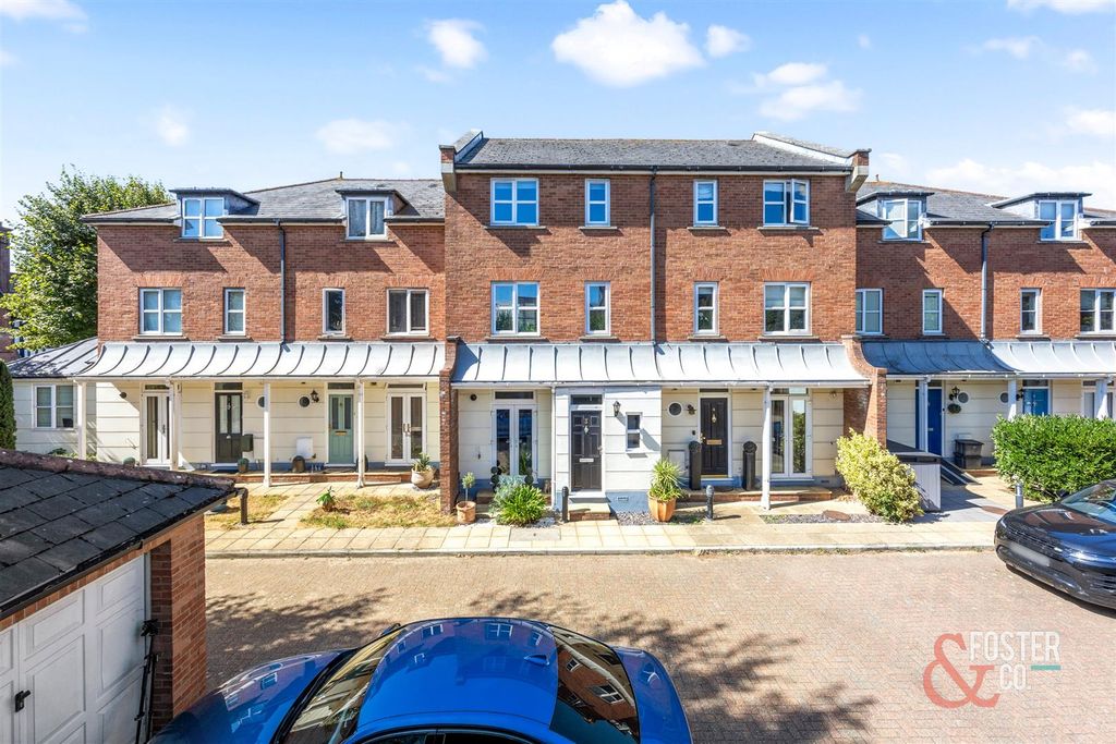 Property photo 1 of 18 Highcroft Mews 3-022.Jpg