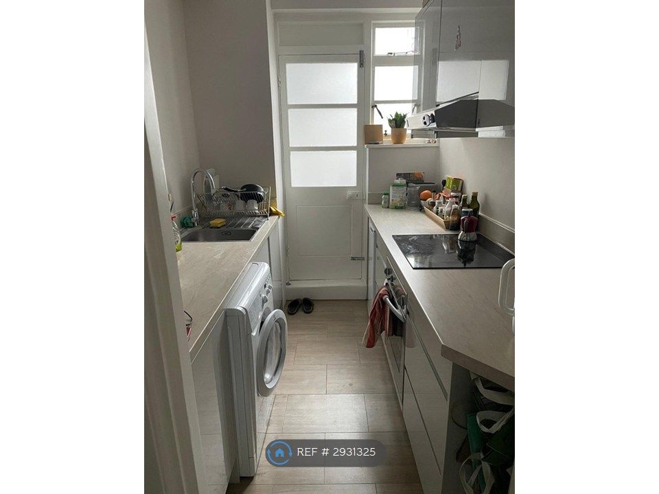 Property photo 2 of 5 Kitchen