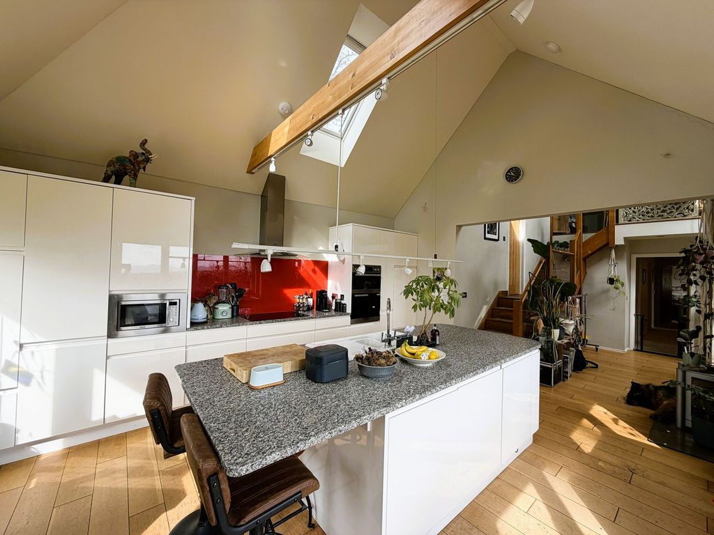 Property photo 2 of 29