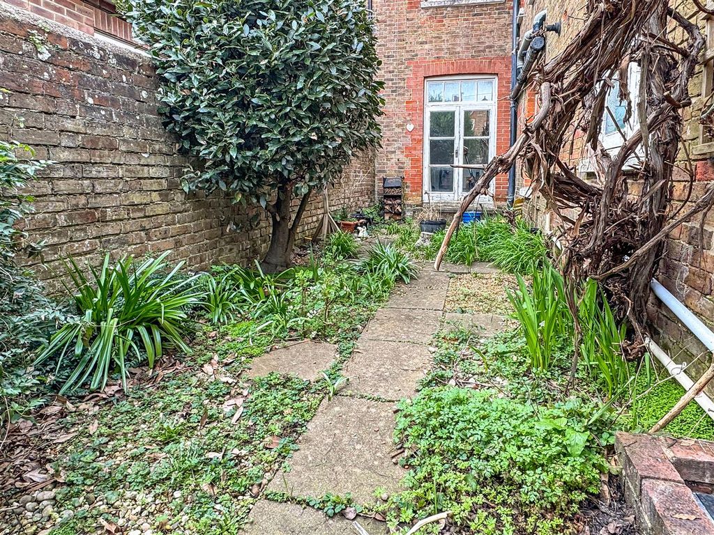 Additional image 18 of 5 bed semi-detached house for saleBeach Road, Littlehampton BN17