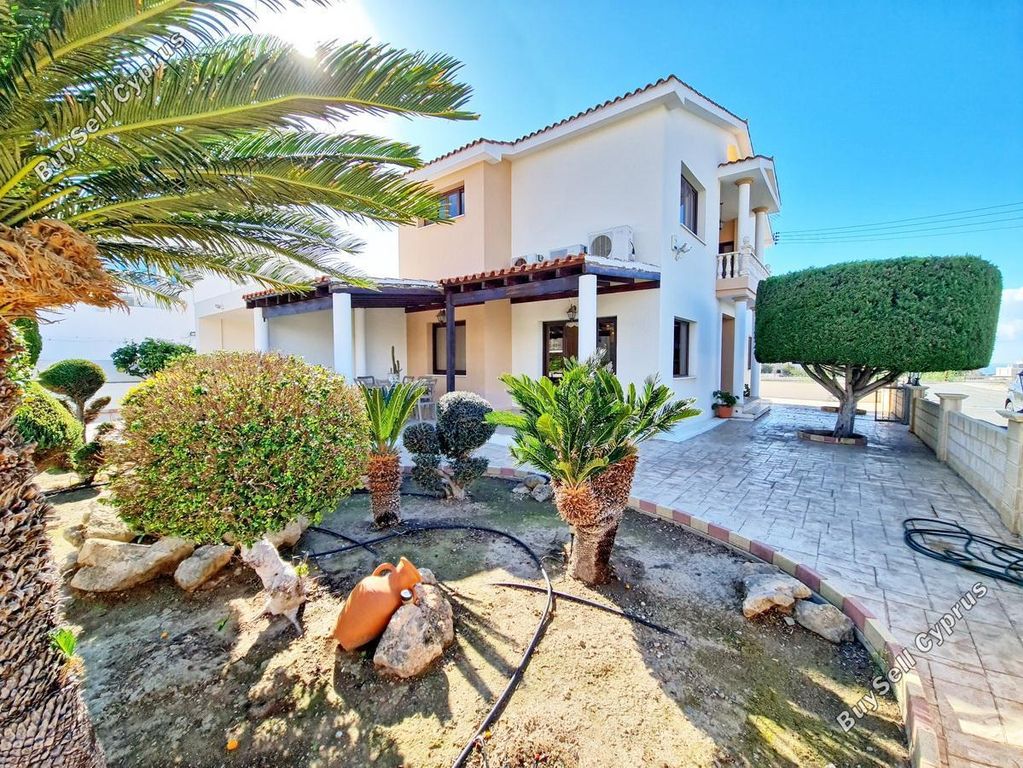Property photo 1 of 79