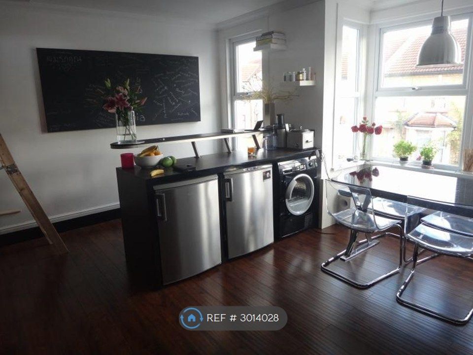 Property photo 2 of 8 Fun And Funky Open Plan Dining Perspective