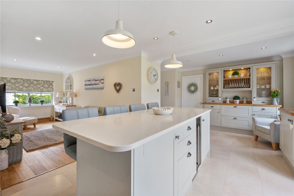 Property photo 2 of 34 Picture No. 30