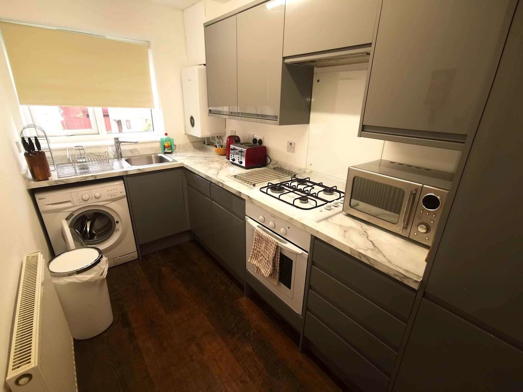 Property photo 2 of 5 Kitchen