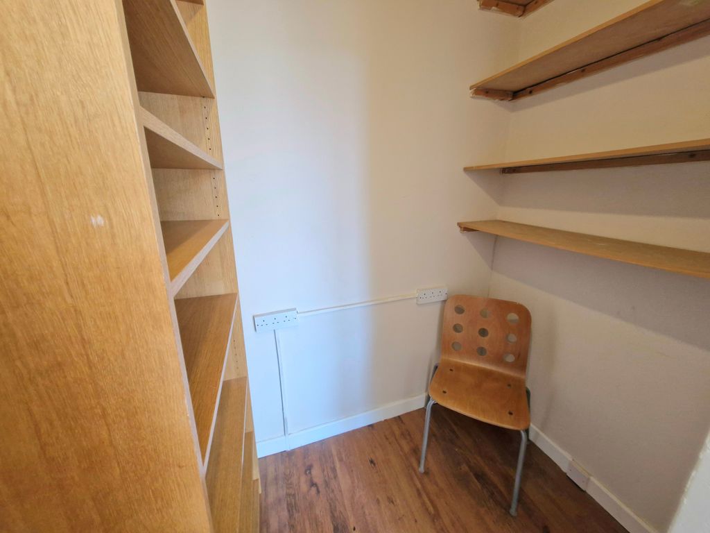 Property photo 3 of 8 Cupboard