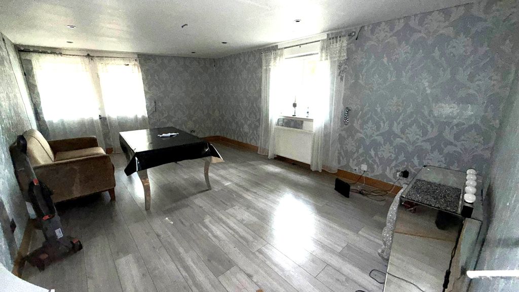 Property photo 3 of 18 2