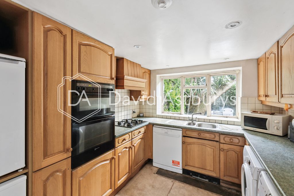 Property photo 2 of 12 170720259_Daisl_8 Haverstock Street _N1 8DL_010
