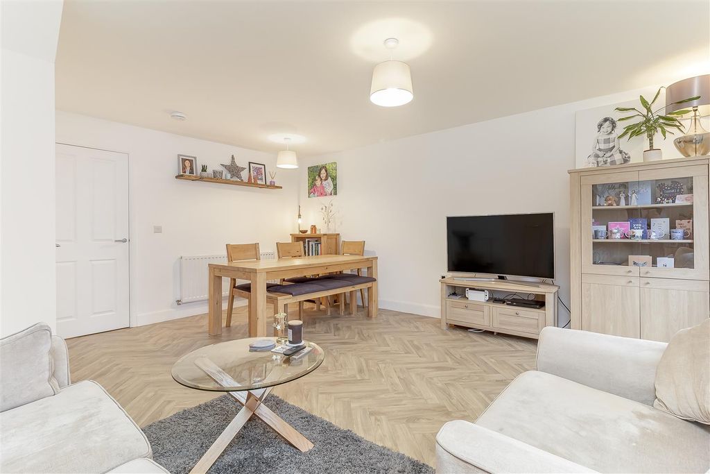 Property photo 3 of 20 Lounge - B.Jpg