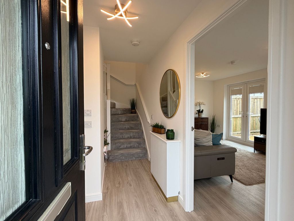 Property photo 2 of 20 Entrance Hallway