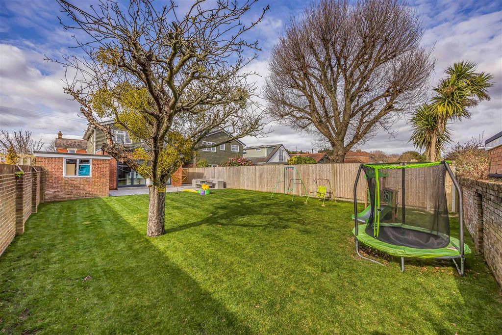 Property photo 2 of 23 53 Fourth Avenue, Havant-Small-Porticomarketing-So