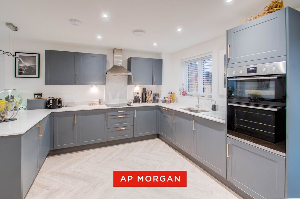 Property photo 2 of 24 Picture No. 21