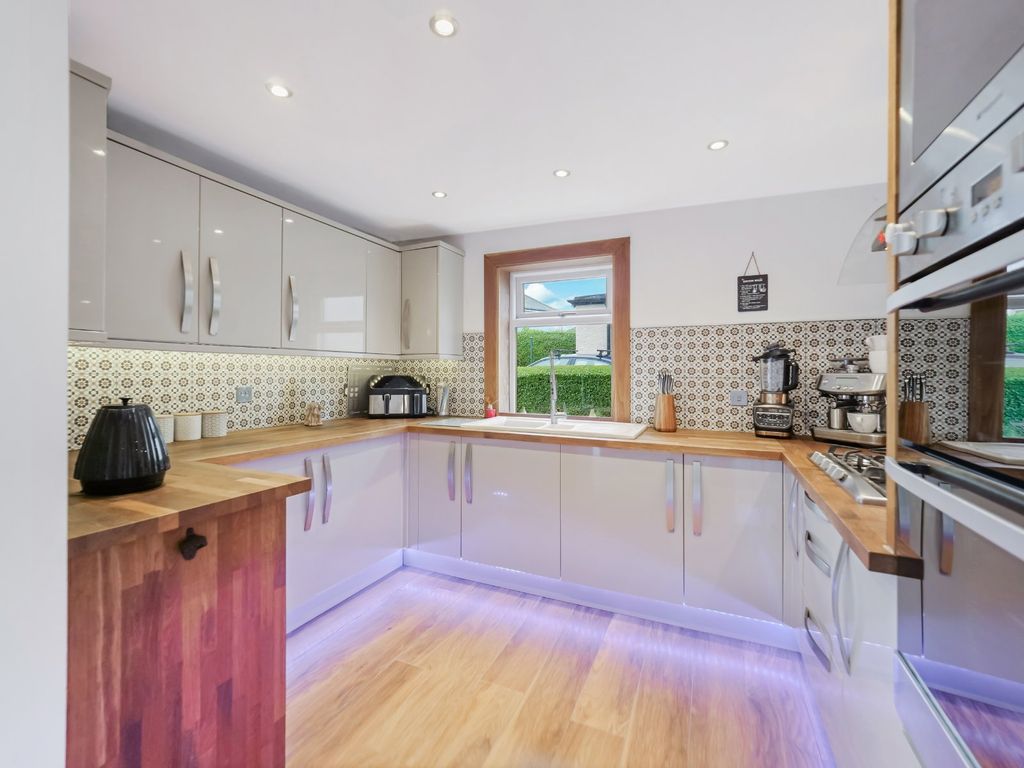 Property photo 3 of 19 Kitchen
