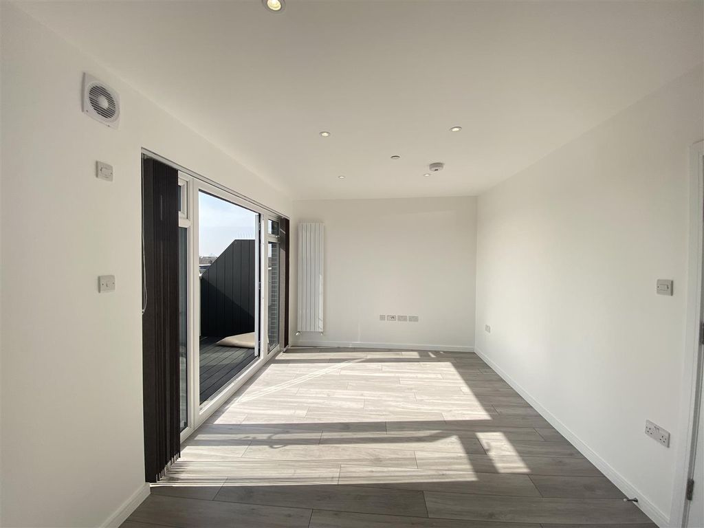 Property photo 3 of 8 Img_5848.Jpg