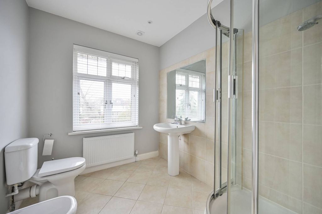 Property photo 3 of 27