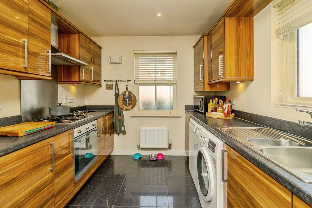 Property photo 2 of 24 2