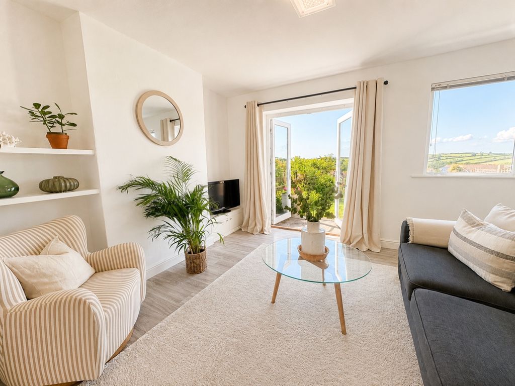 Property photo 2 of 16 6B58425d-7611-4dc5-B280-E2A5ce22Fd8E