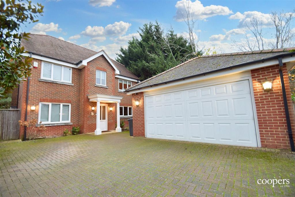 Property photo 1 of 11 External