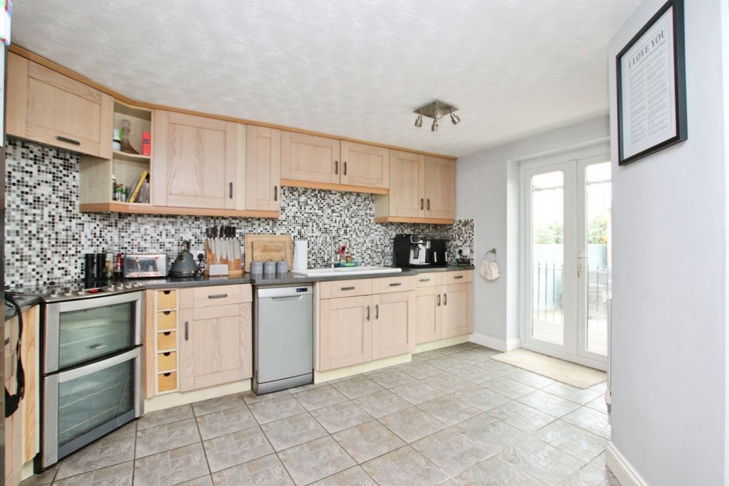 Property photo 3 of 13 4655574