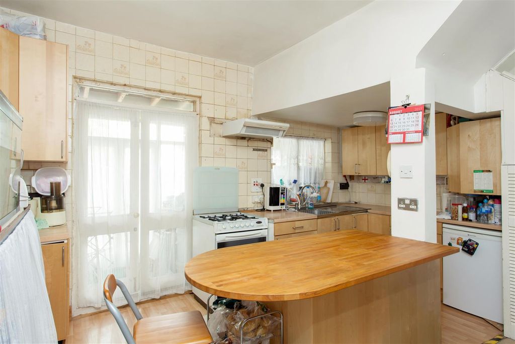 Property photo 2 of 9