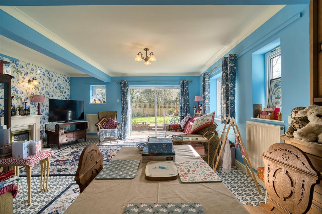 Property photo 2 of 8 Sitting Room