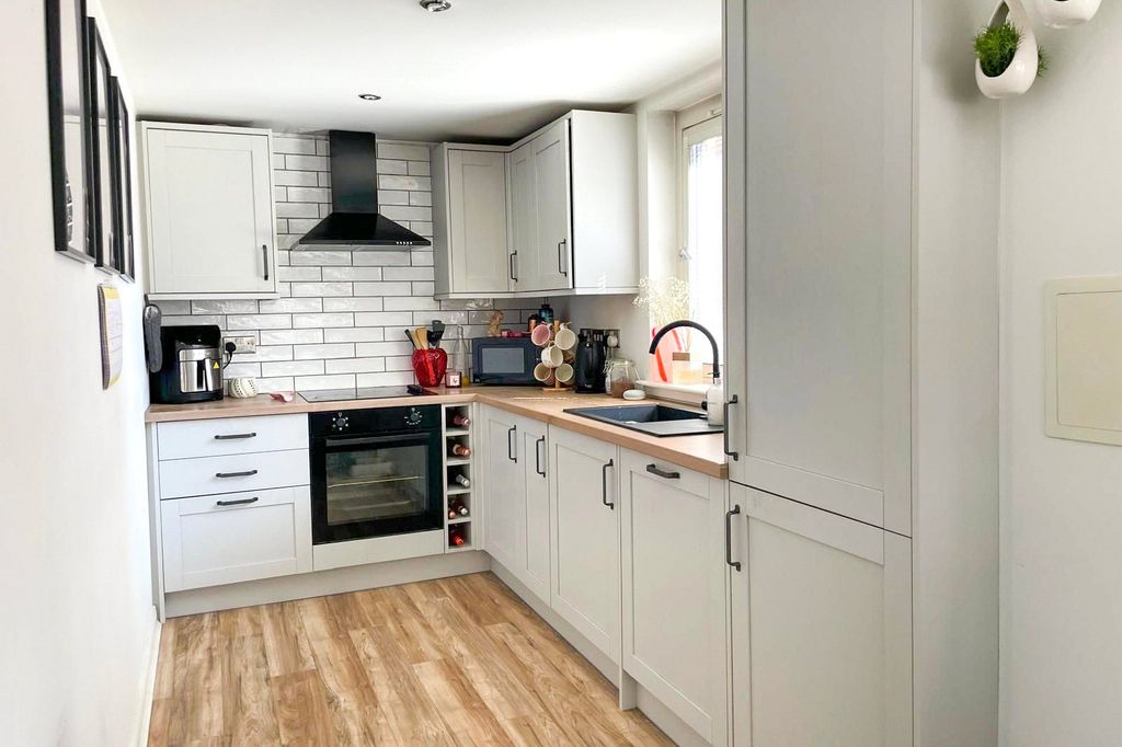 Property photo 2 of 14 Kitchen