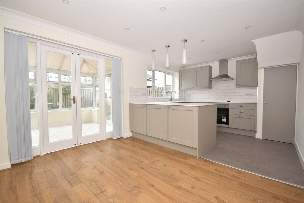 Property photo 3 of 15 Picture No. 02