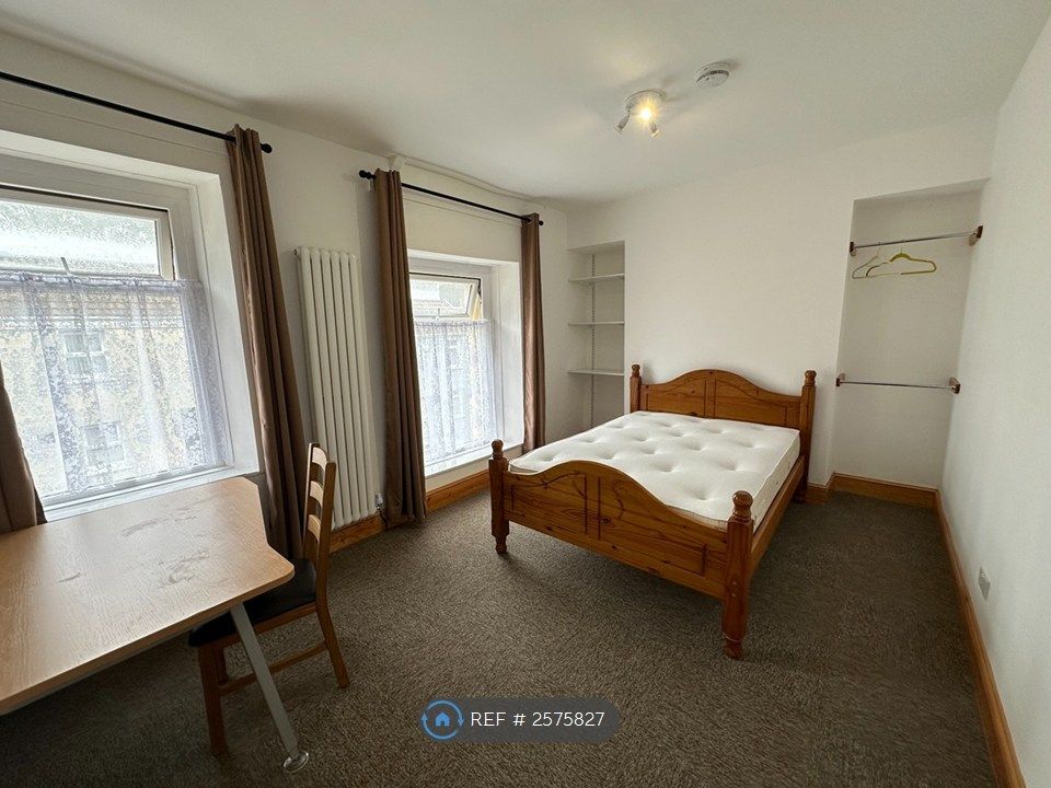 Property photo 1 of 15 Bedroom 2A First Front