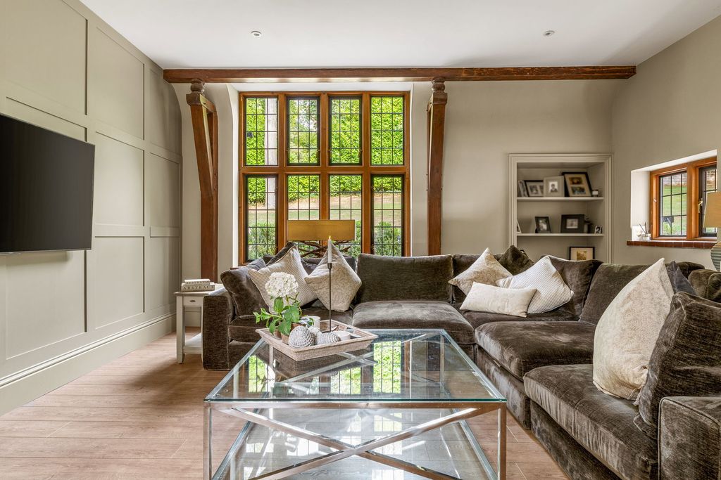 Property photo 2 of 42