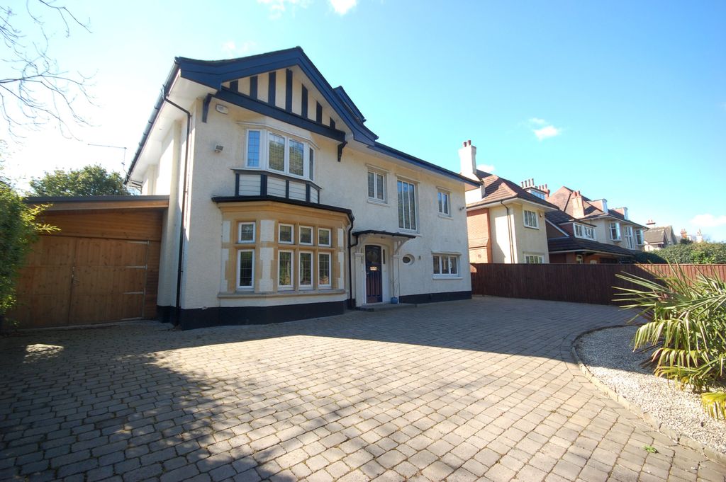 Property photo 1 of 19 Front