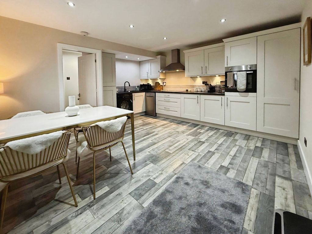 Property photo 3 of 15 Dining Kitchen