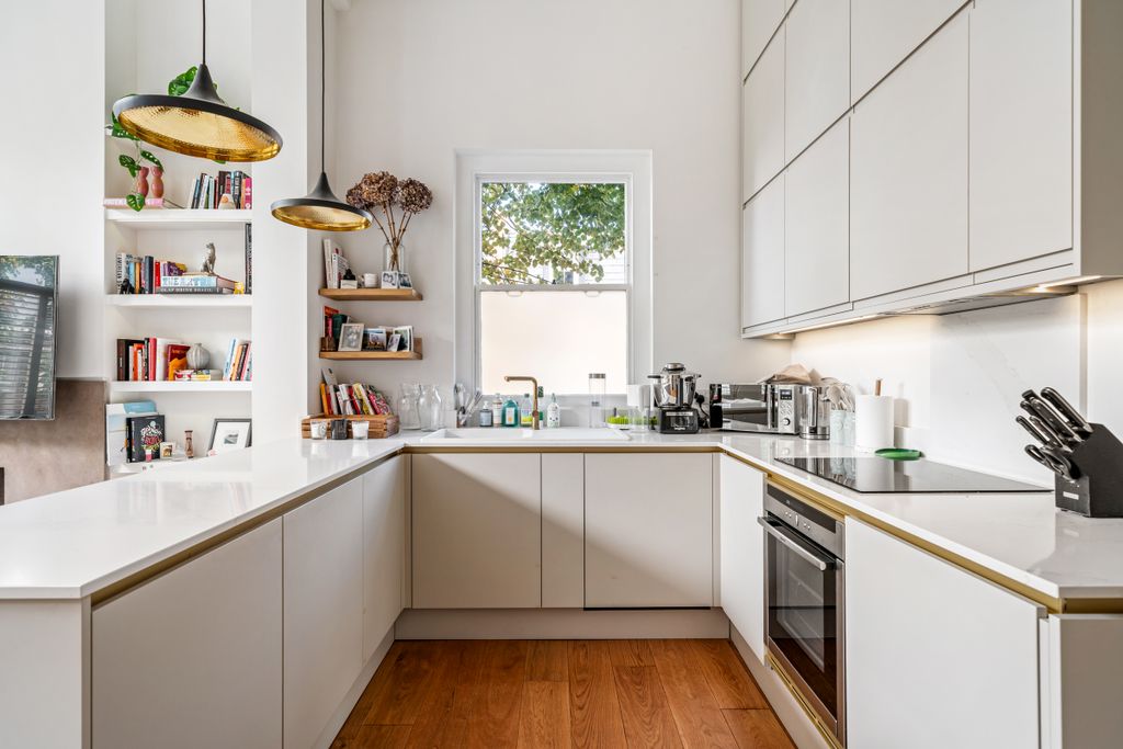 Property photo 2 of 10 Flat C, 2 Cathcart House, Sw10, Martin &amp; Co, Web (