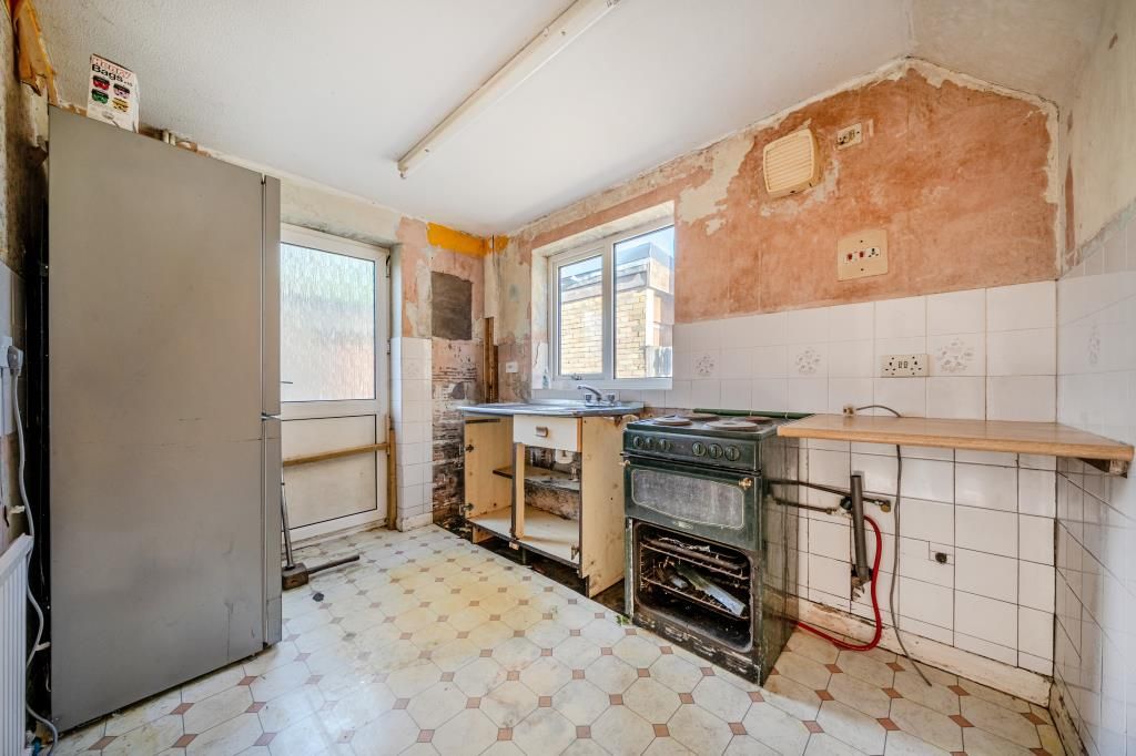 Property photo 2 of 19 Kitchen