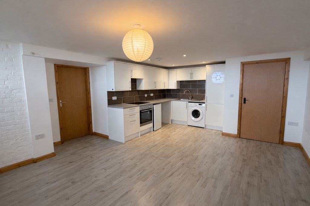 Property photo 3 of 9 Picture No. 41