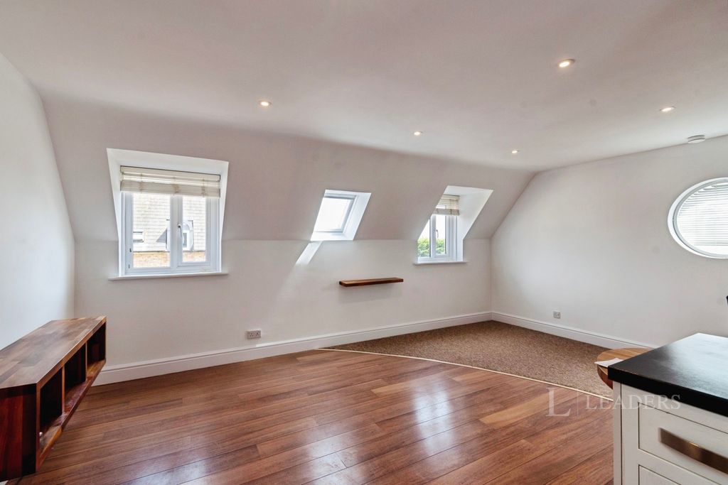 Property photo 1 of 11 Pbox-Img.Jpg