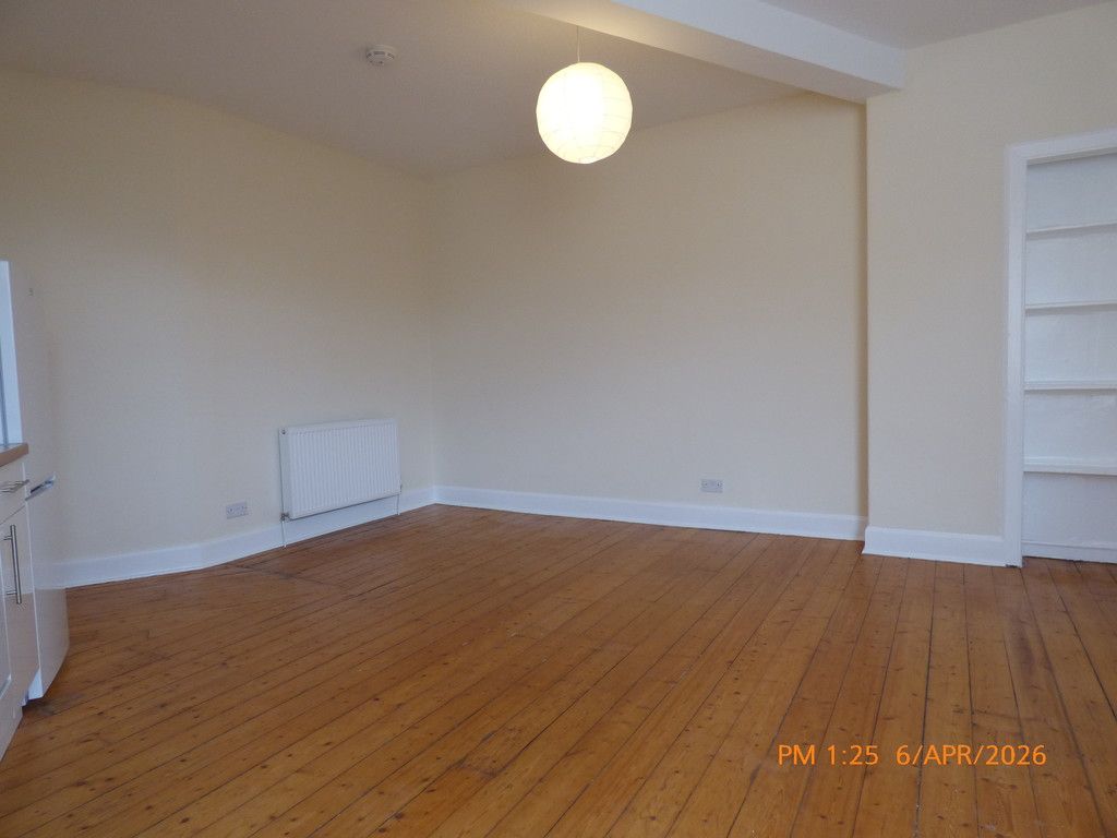 Property photo 3 of 13 Livingroom / Kitchen