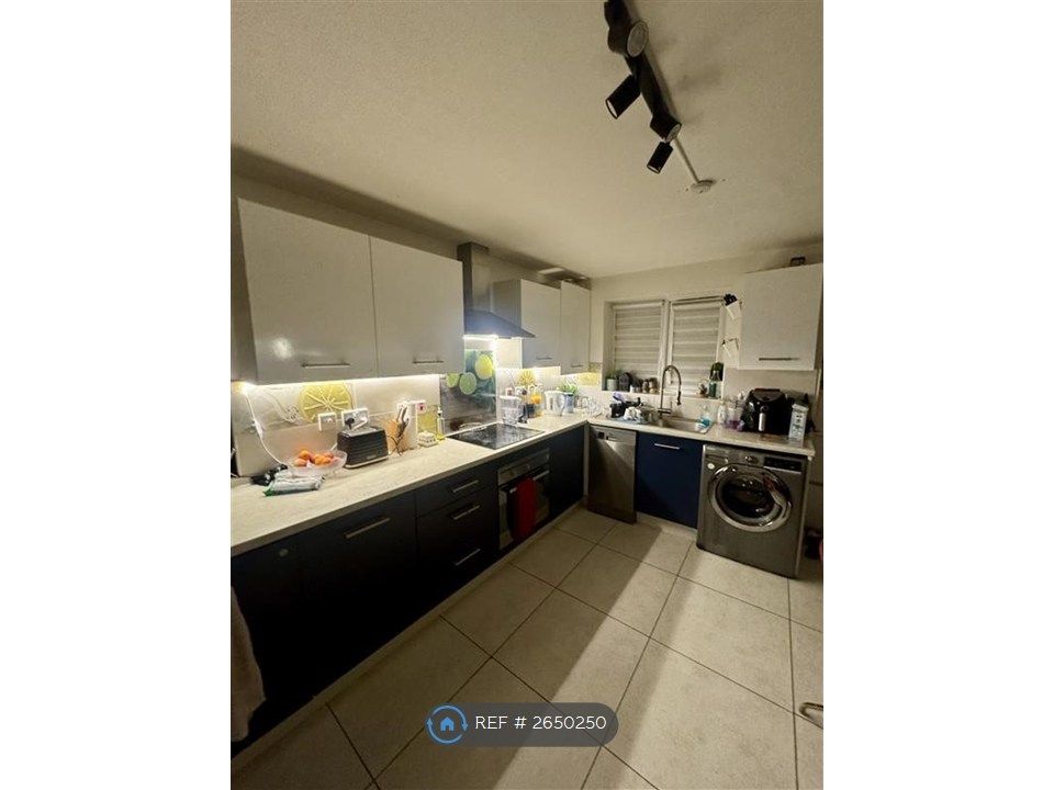 Property photo 3 of 14 Kitchen