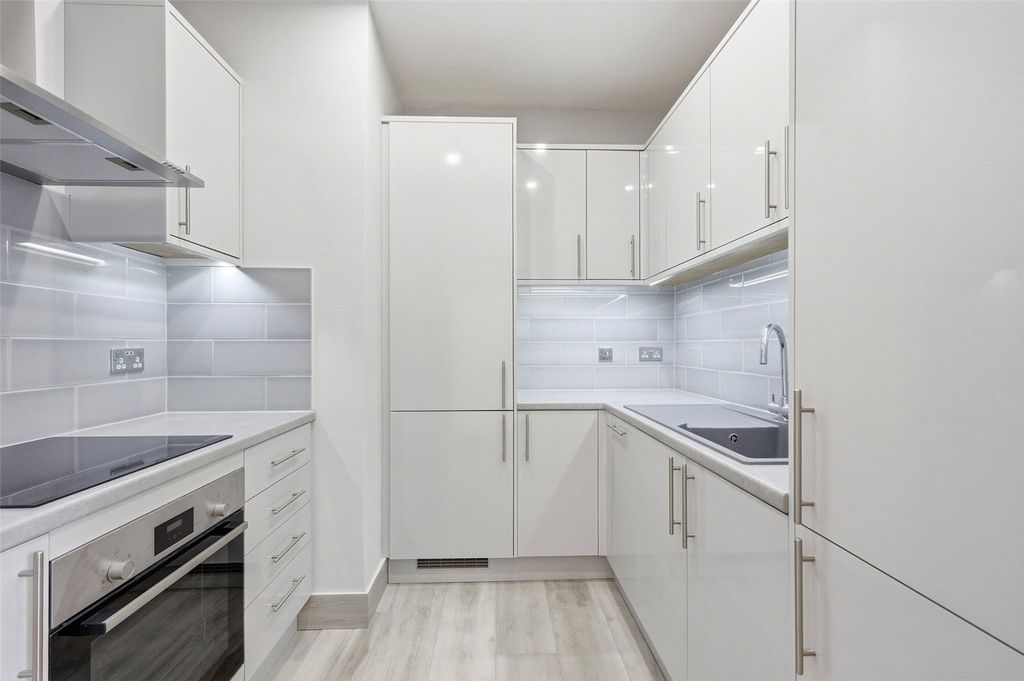 Additional image 5 of 2 bed flat for saleChurchgate Street, Old Harlow, Essex CM17